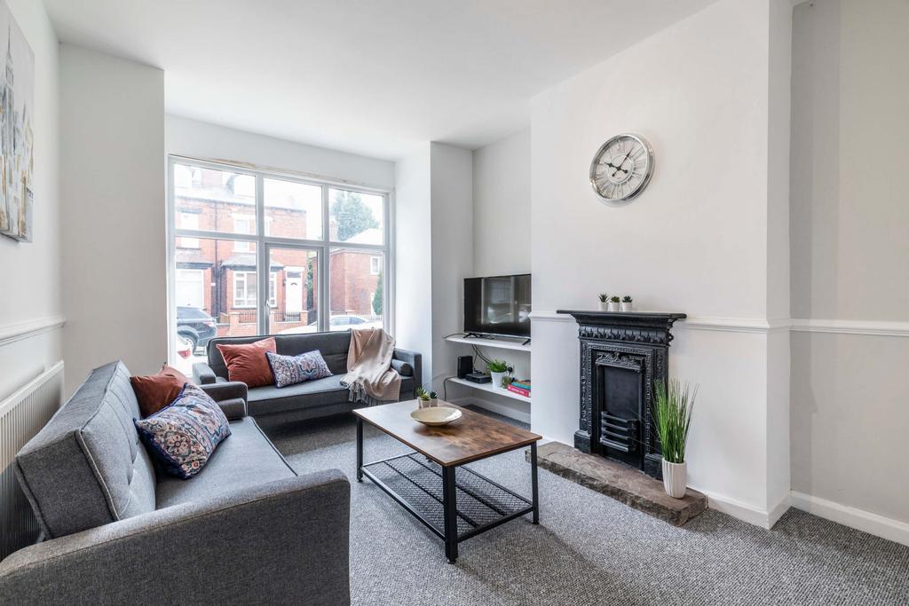 Ash Road, Leeds LS6 6 bed house £563 pcm (£130 pw)
