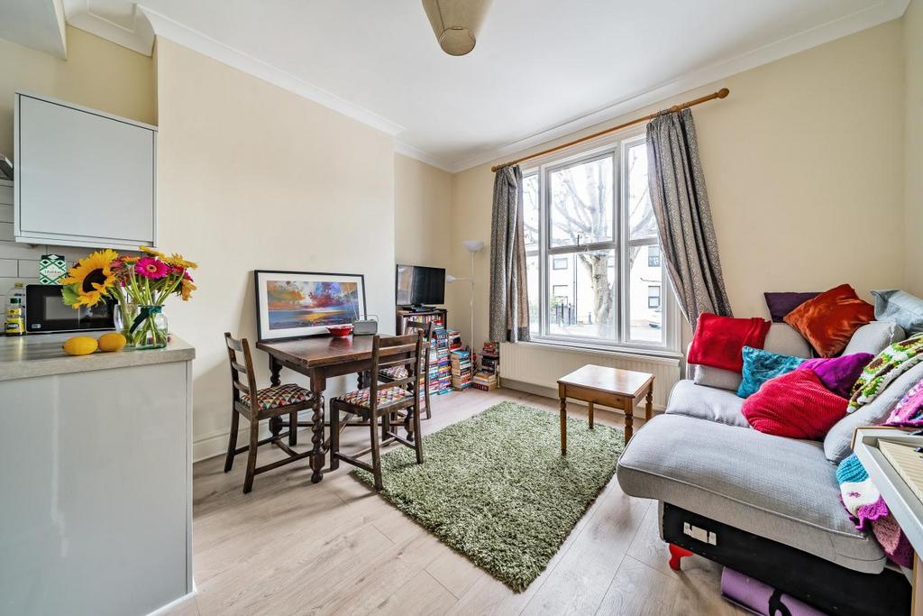 Mill Hill Road, Acton 1 bed flat for sale £325,000