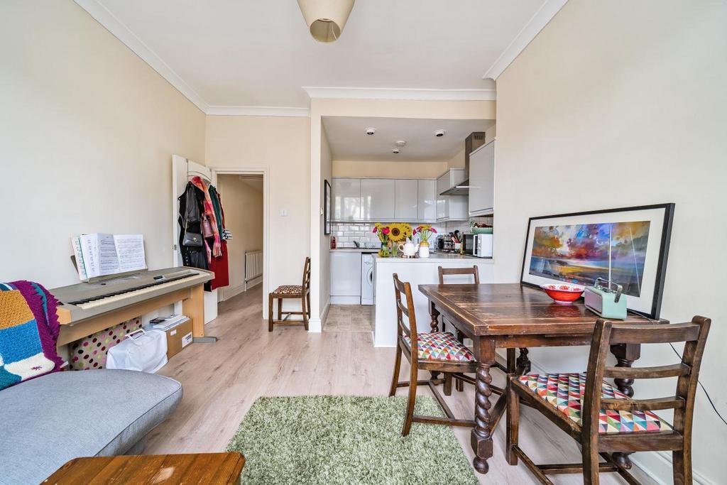 Mill Hill Road, Acton 1 bed flat for sale £325,000