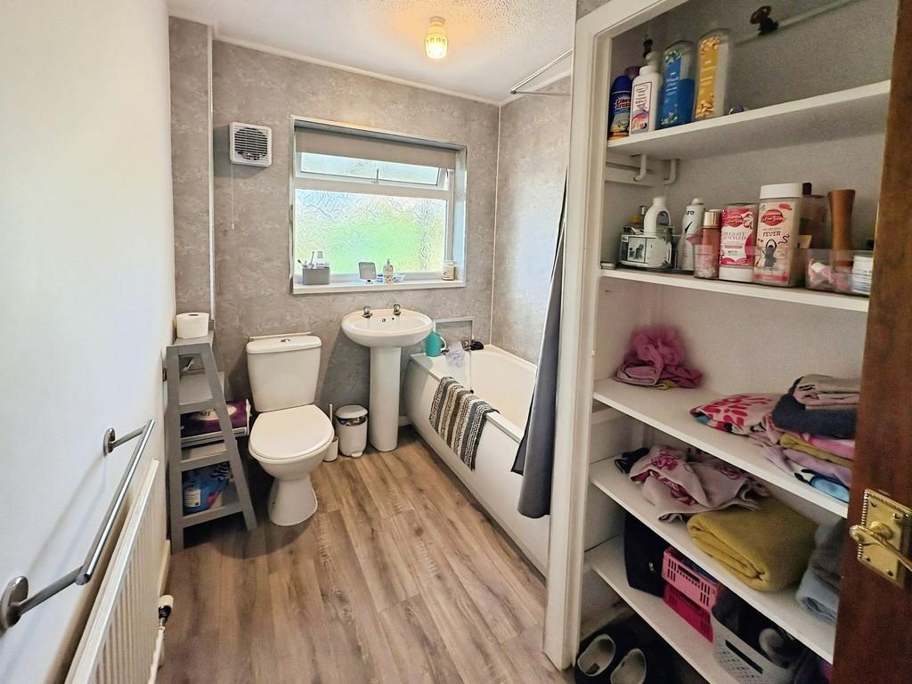 Fe8c41ff-bathroom