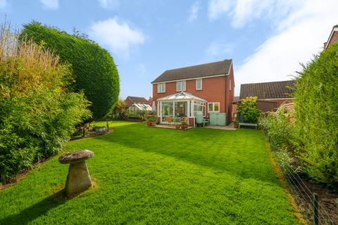 4 bedroom detached house for sale, Mill Road, Oakley HP18