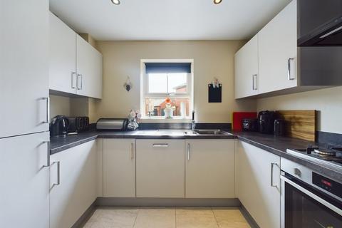 4 Hazel Close, Burton-on-trent, DE13 0UD
