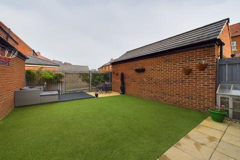 4 Hazel Close, Burton-on-trent, DE13 0UD