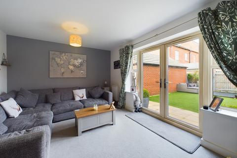 4 Hazel Close, Burton-on-trent, DE13 0UD