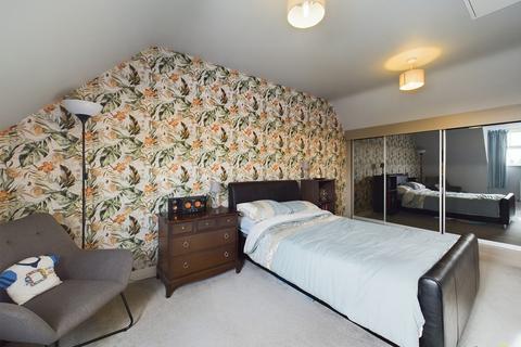 4 Hazel Close, Burton-on-trent, DE13 0UD