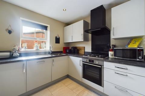 4 Hazel Close, Burton-on-trent, DE13 0UD