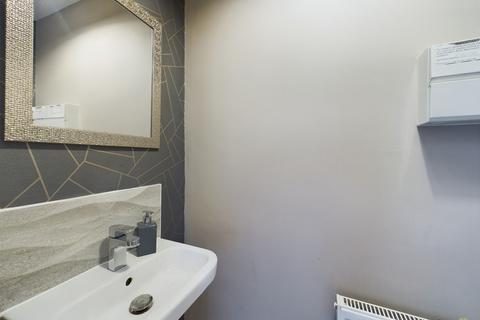 4 Hazel Close, Burton-on-trent, DE13 0UD