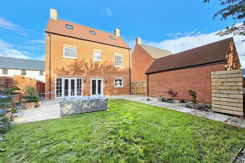 64 Field View, Brackley, NN13 6BL