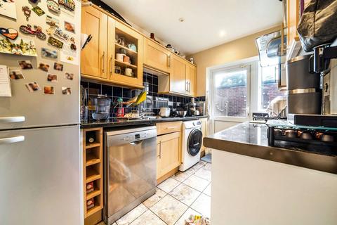 3 bedroom terraced house to rent - Grand Drive, Raynes Park, London, SW20