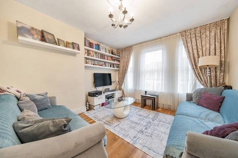 2 bedroom flat for sale - Westbury Avenue, Wood Green, London, N22