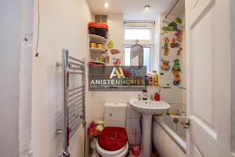 3 bedroom semi-detached house for sale, Woodward Road Dagenham Essex