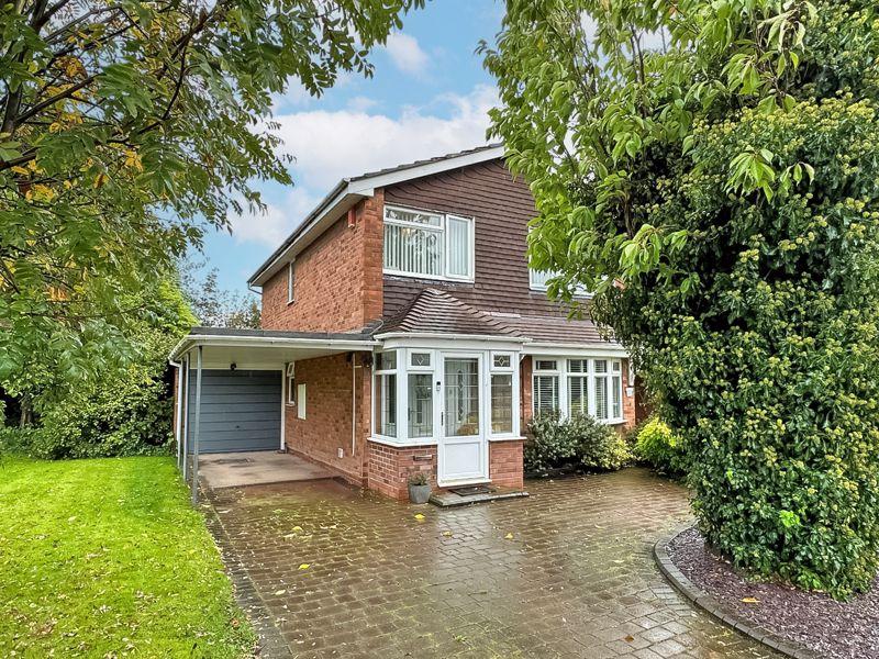 Thompson Close, Willenhall 3 bed detached house for sale £290,000