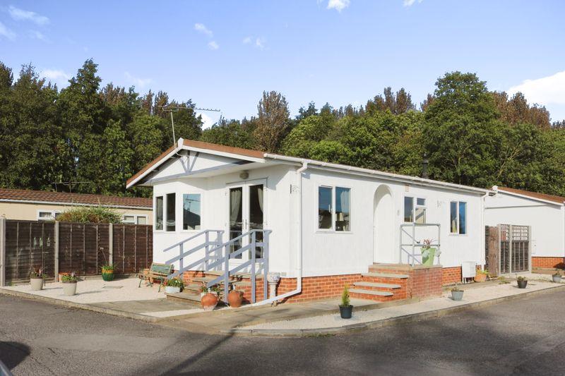 Orchards Residential Park, Langley 2 bed mobile home for sale £210,000