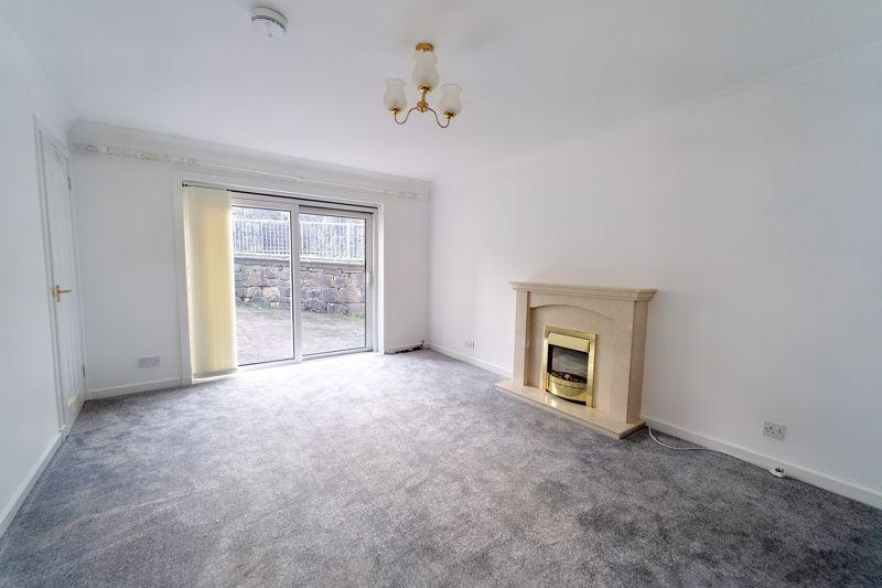 Low Craigends, Kilsyth 3 bed terraced house £104,995