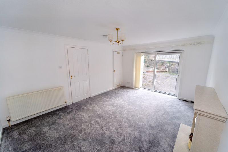 Low Craigends, Kilsyth 3 bed terraced house £104,995