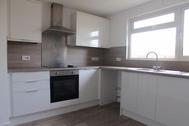 Ringden Avenue, Paddock Wood 2 bed apartment £995 pcm (£230 pw)