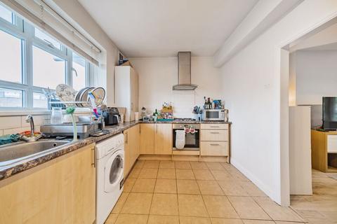 2 bedroom apartment to rent, Hemans Street, London