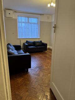 2 bedroom property to rent, Two bedroom flat to let, Babington Road, SW16, London