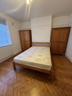 2 bedroom property to rent, Two bedroom flat to let, Babington Road, SW16, London