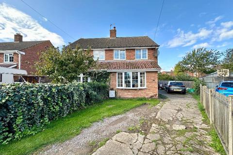 3 bedroom semi-detached house for sale - York Close, Barton Le Clay, Bedfordshire, MK45 4QB