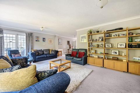 12 Glebe Hyrst, South Croydon, CR2 9JE