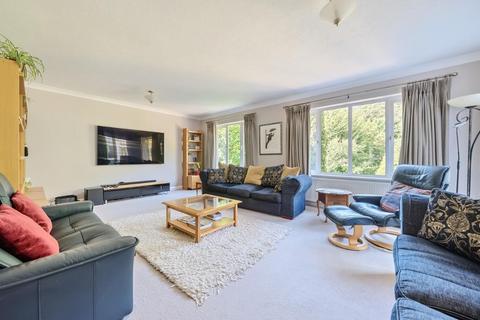 12 Glebe Hyrst, South Croydon, CR2 9JE