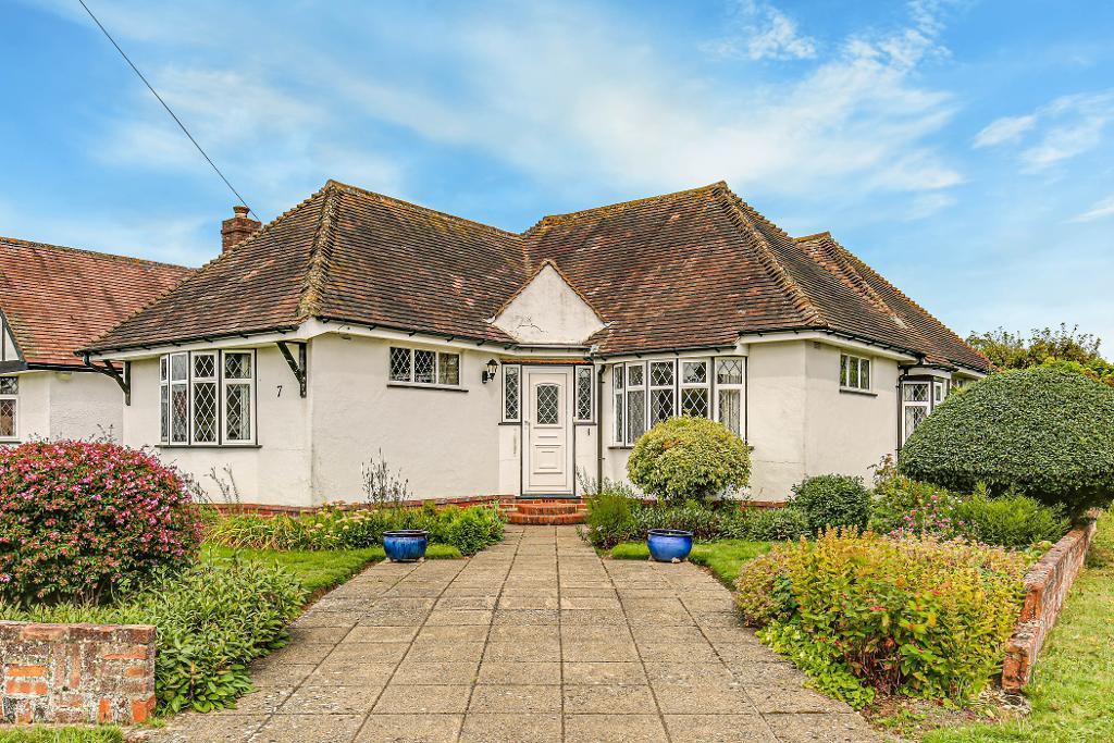 Mitchley View, Sanderstead, CR2 9HQ 3 bed detached bungalow £700,000