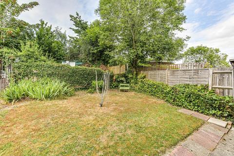 15 Swallowdale, South Croydon, CR2 8SG