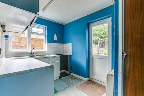 15 Swallowdale, South Croydon, CR2 8SG