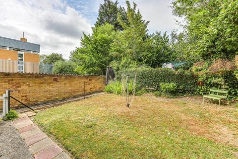 15 Swallowdale, South Croydon, CR2 8SG