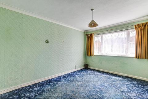 15 Swallowdale, South Croydon, CR2 8SG