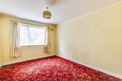 15 Swallowdale, South Croydon, CR2 8SG