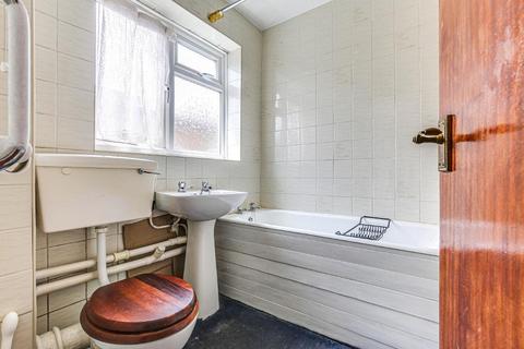 15 Swallowdale, South Croydon, CR2 8SG