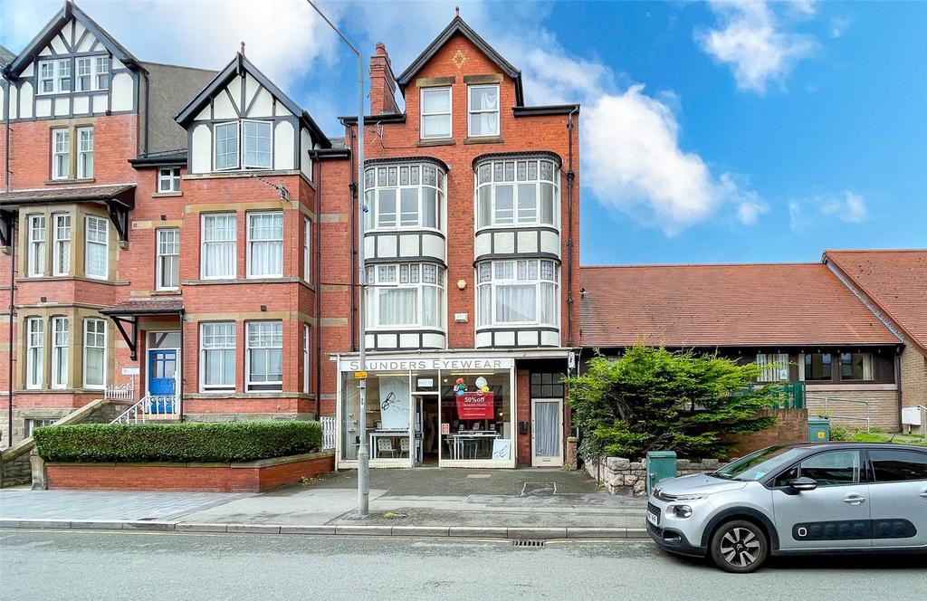 Princes Drive, Colwyn Bay, Conwy, LL29 6 bed terraced house £295,000
