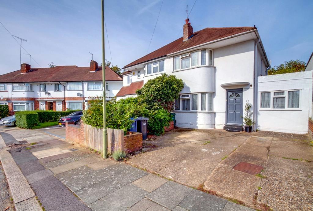 Lee Road, London, NW7 3 bed semidetached house for sale £650,000