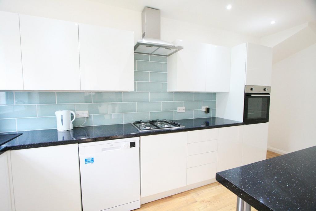 Hillcrest Road, BROMLEY BR1 3 bed terraced house for sale £475,000