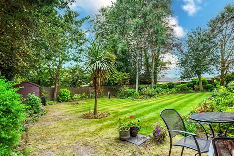 2 bedroom apartment for sale - Highview Court, 46 Wortley Road, Highcliffe, Christchurch, BH23