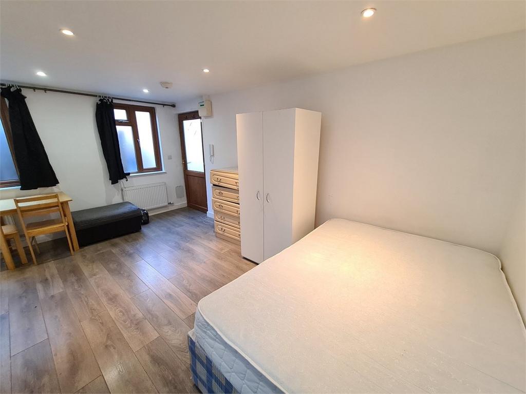 Bedford Road, East Finchley, N2 Studio £1,250 pcm (£288 pw)