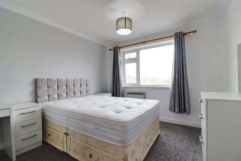 2 bedroom flat for sale, Crossfield Road, Hessle