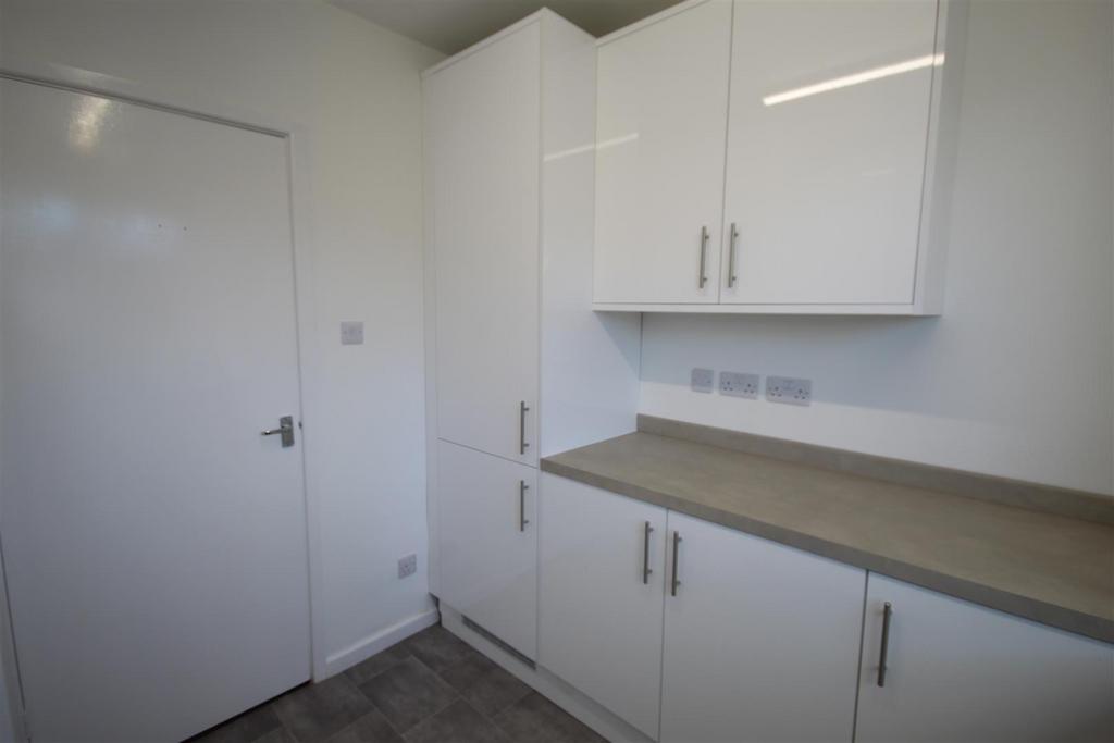 Sterling Court, Cheltenham 2 bed apartment £975 pcm (£225 pw)