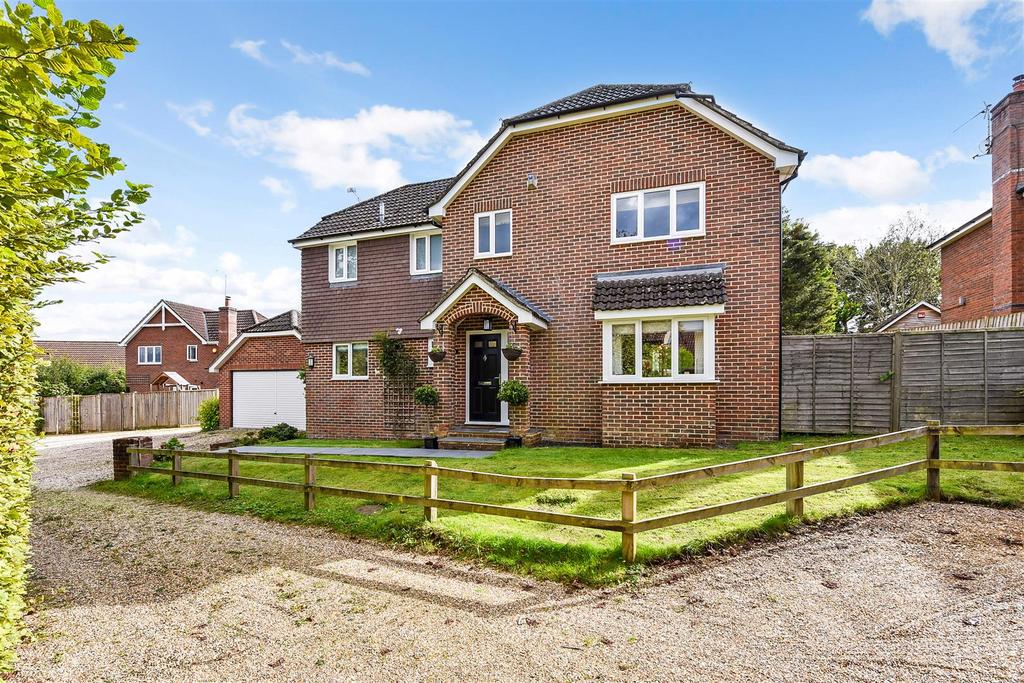 Peel Close, Romsey, Hampshire 4 bed detached house for sale £695,000