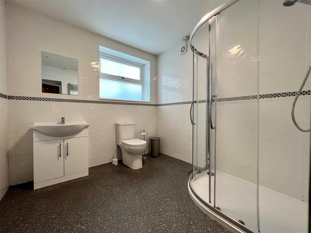 100 Talbot Road - bathroom.jpg