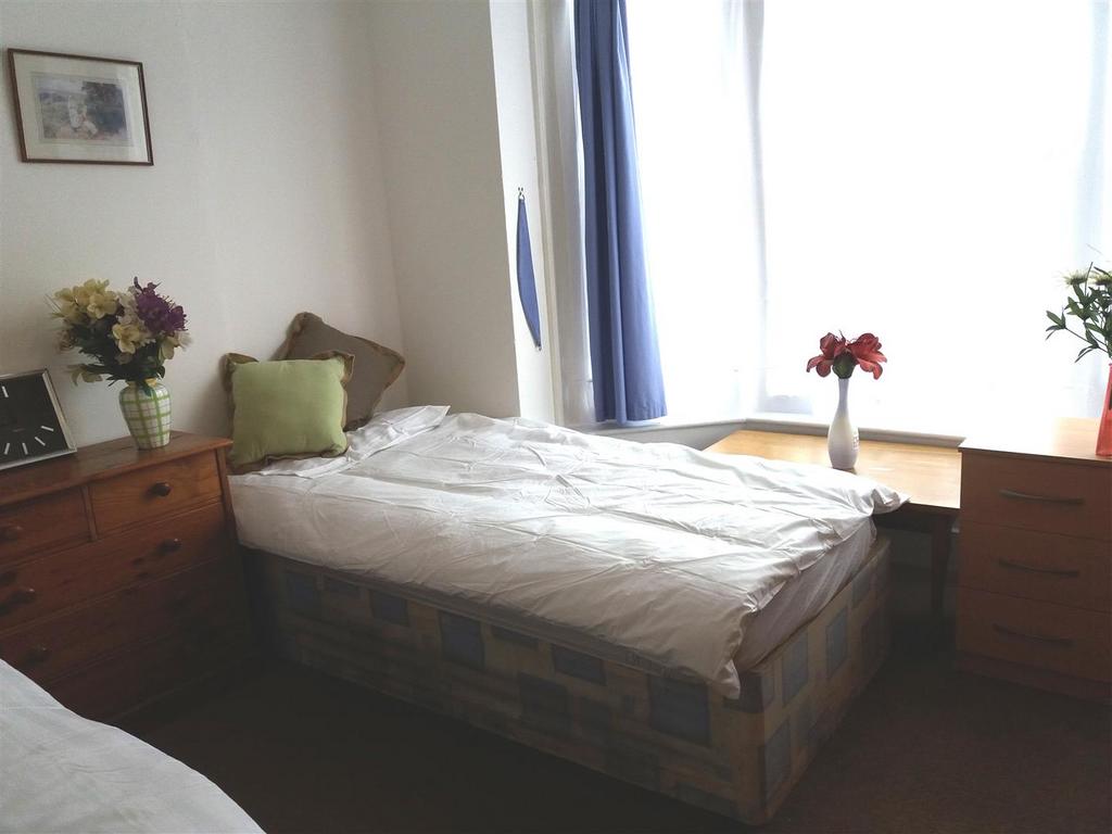 ROOM 1  (2).jpg
