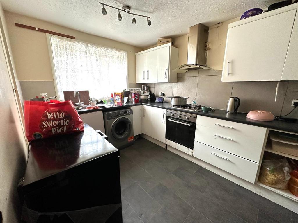 Greatmeadow, Blackthorn, Northampton NN3 3 bed terraced house for sale £190,000