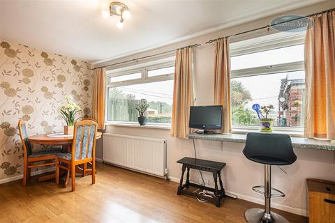 42 Maple Croft Crescent, Sheffield, S9 1DN