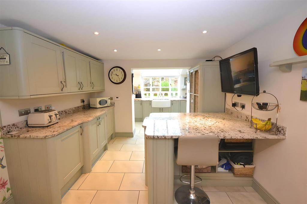 Winterbourne Abbas, Dorchester 3 bed detached house for sale £600,000