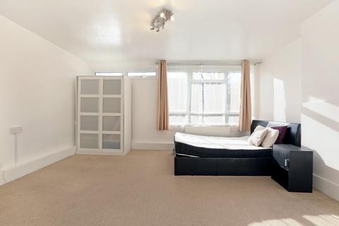 Studio for sale, Dalwood Street, London, SE5