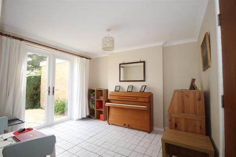 24 Shooting Field, Steyning, BN44 3RQ