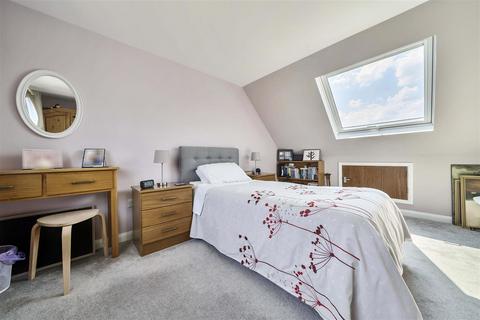 24 Shooting Field, Steyning, BN44 3RQ