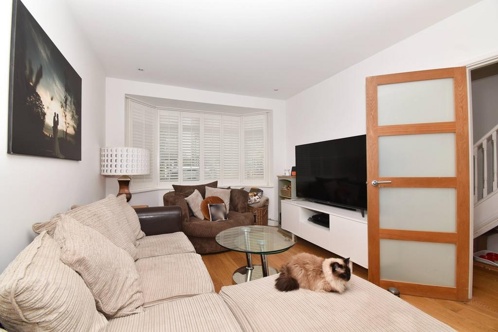 Cottimore Avenue, WALTONONTHAMES, KT12 3 bed semidetached house £1,995 pcm (£460 pw)